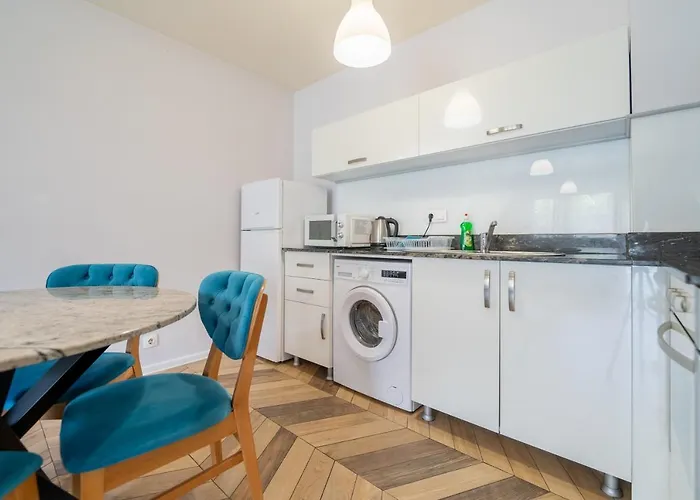 Sunny In Studentski Grad, Behind Unss София