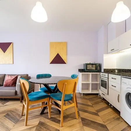 Sunny In Studentski Grad, Behind Unss アパート