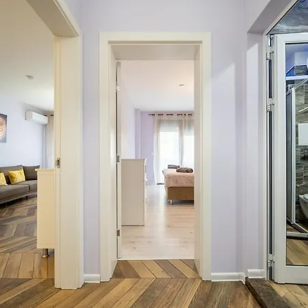 Sunny In Studentski Grad, Behind Unss *