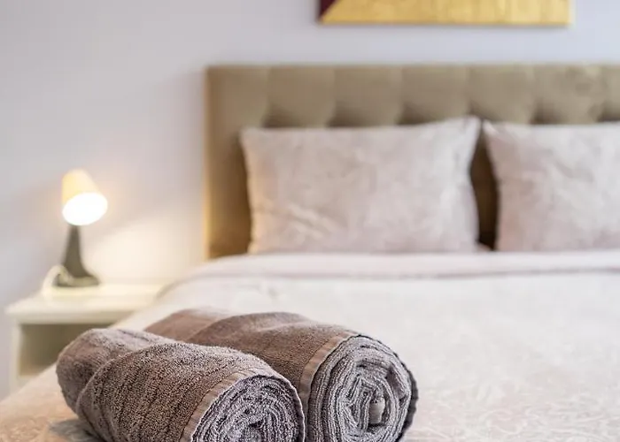 Sunny In Studentski Grad, Behind Unss דירה *