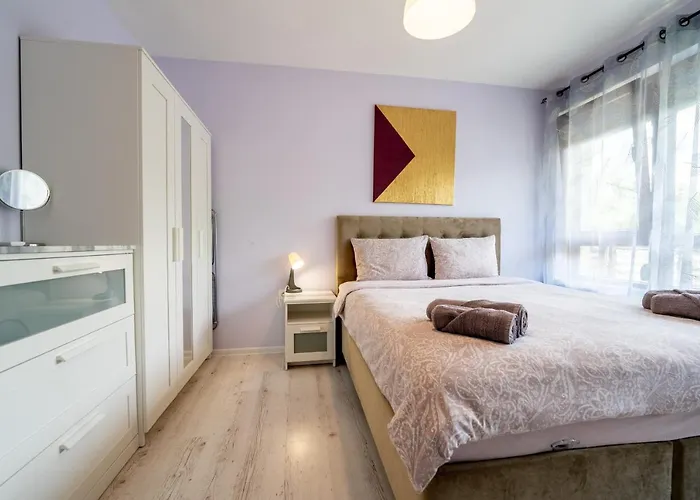 Sunny In Studentski Grad, Behind Unss סופיה