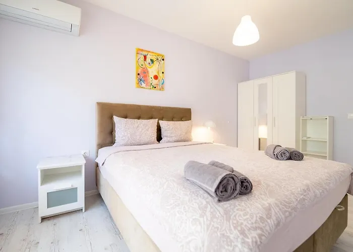 Sunny In Studentski Grad, Behind Unss *