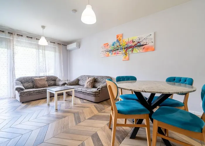 Sunny In Studentski Grad, Behind Unss * Σόφια