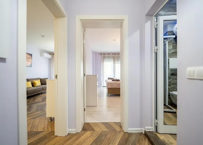 Sunny In Studentski Grad, Behind Unss *